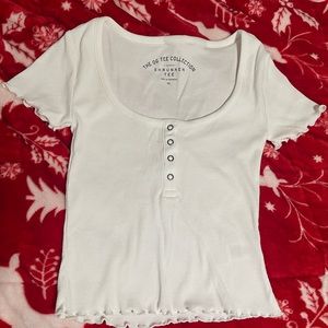 White aeropostal tee